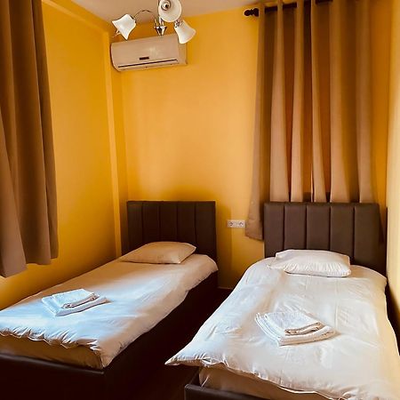 Auto Tana Guest House Tirana Bagian luar foto