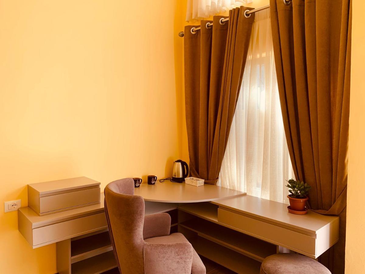 Auto Tana Guest House Tirana Bagian luar foto