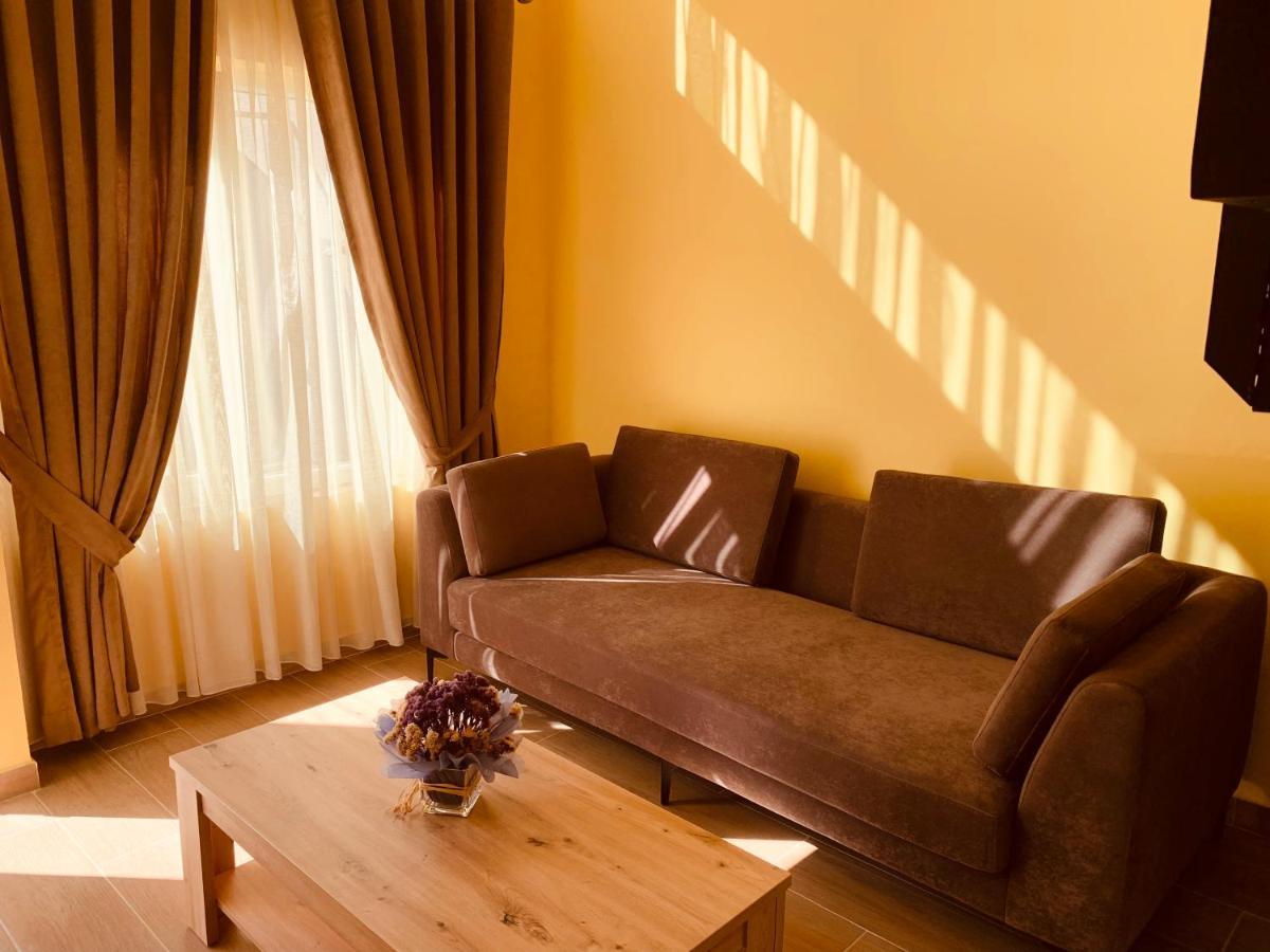 Auto Tana Guest House Tirana Bagian luar foto