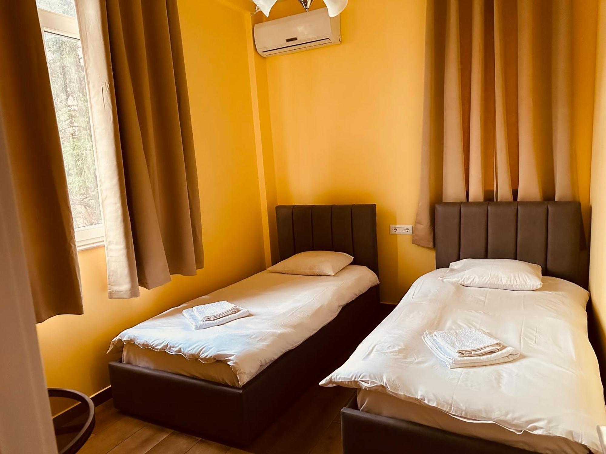 Auto Tana Guest House Tirana Bagian luar foto