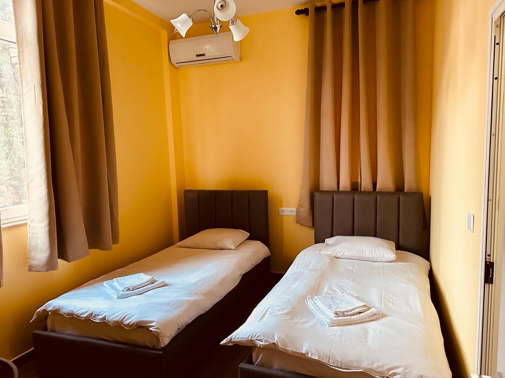 Auto Tana Guest House Tirana Bagian luar foto