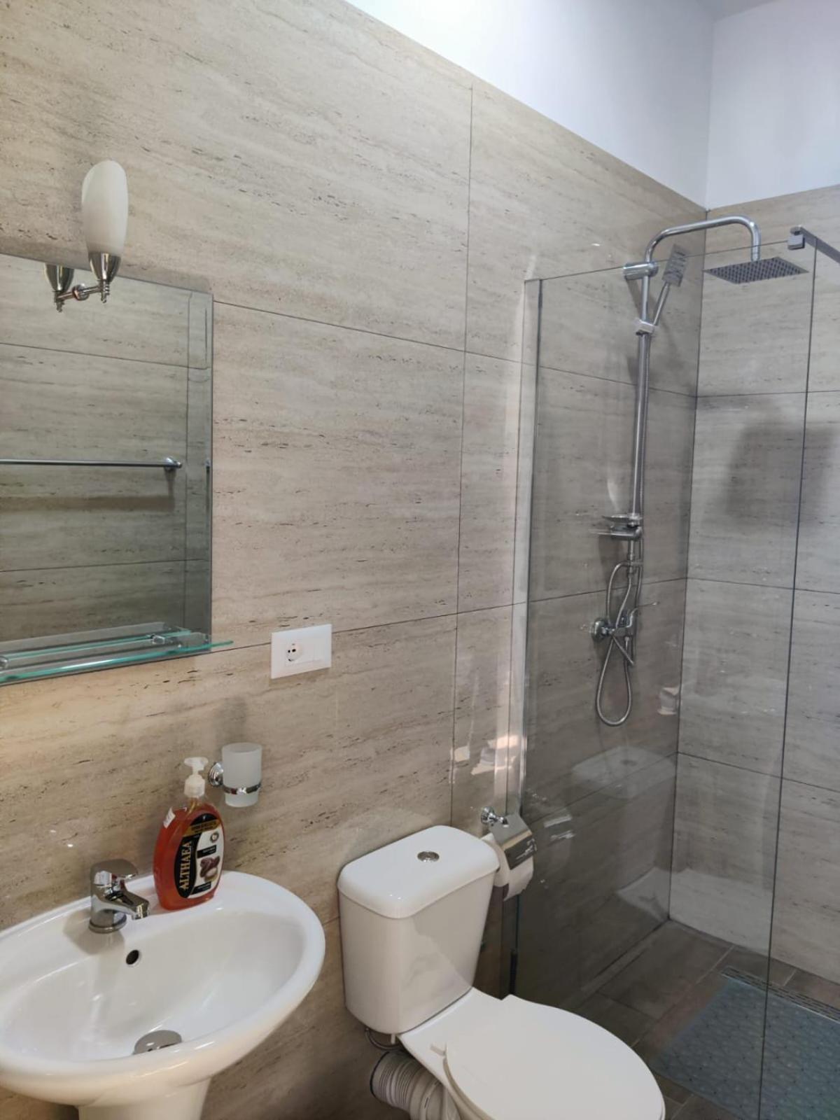 Auto Tana Guest House Tirana Bagian luar foto
