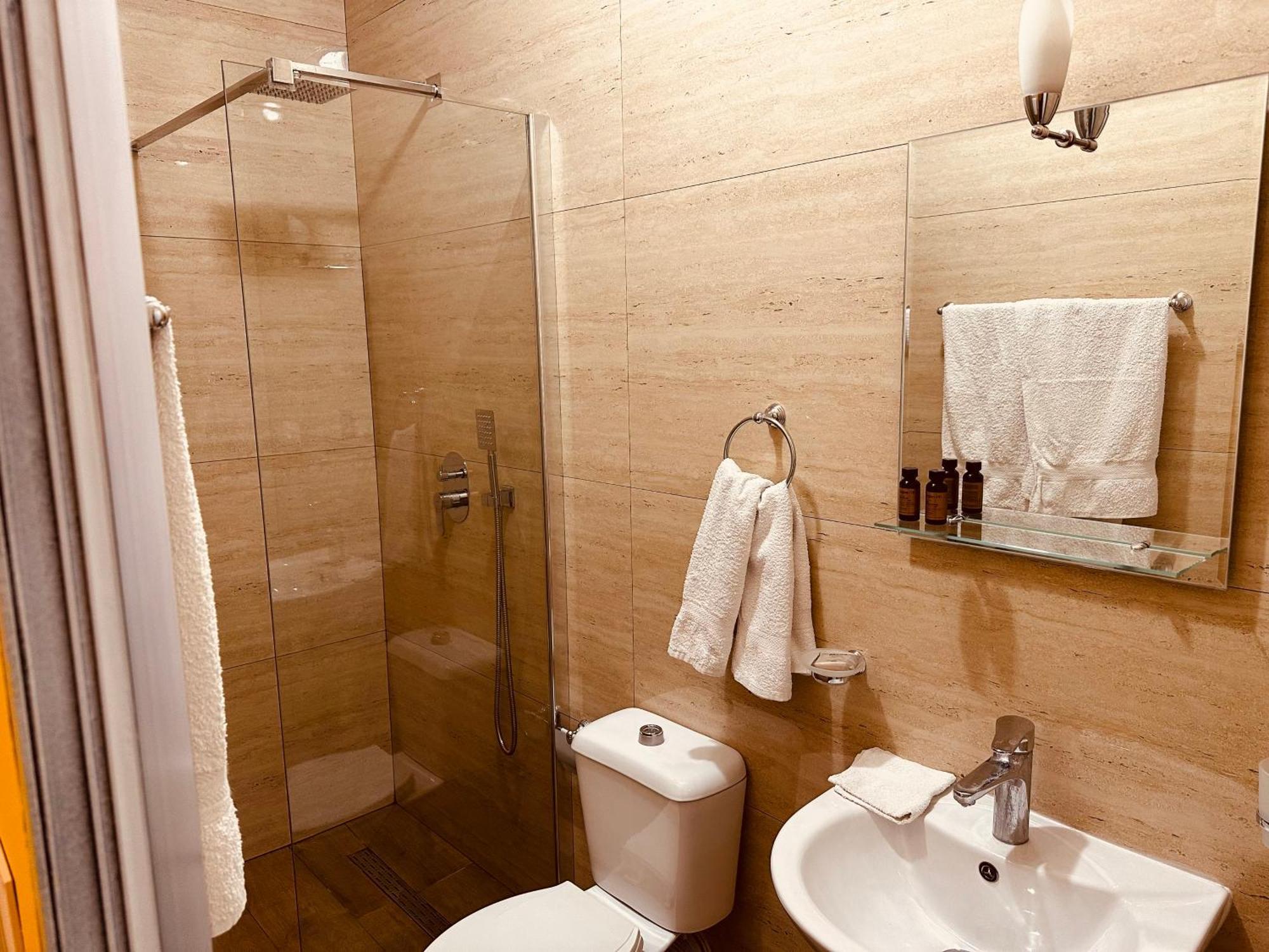 Auto Tana Guest House Tirana Bagian luar foto
