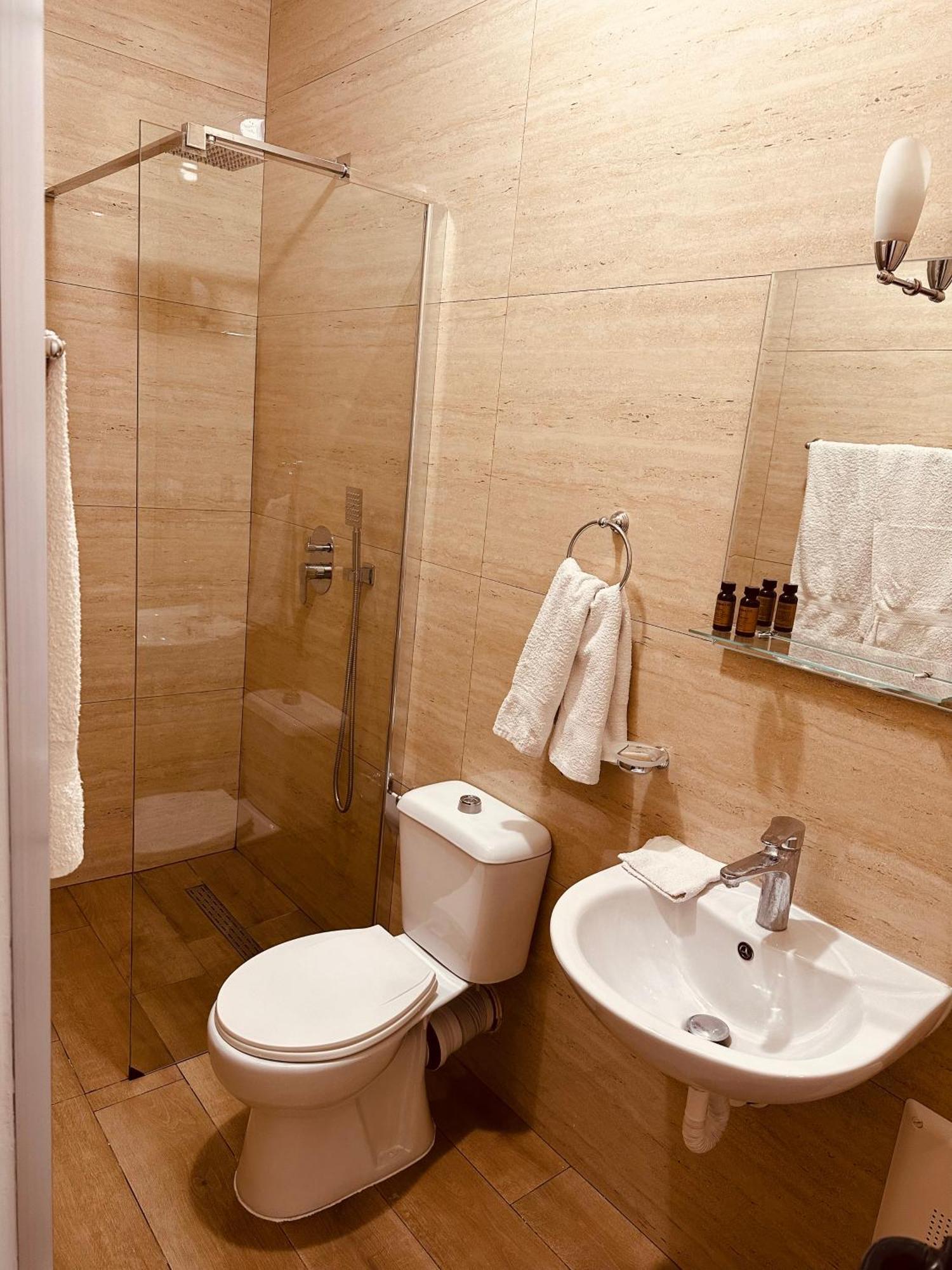 Auto Tana Guest House Tirana Bagian luar foto