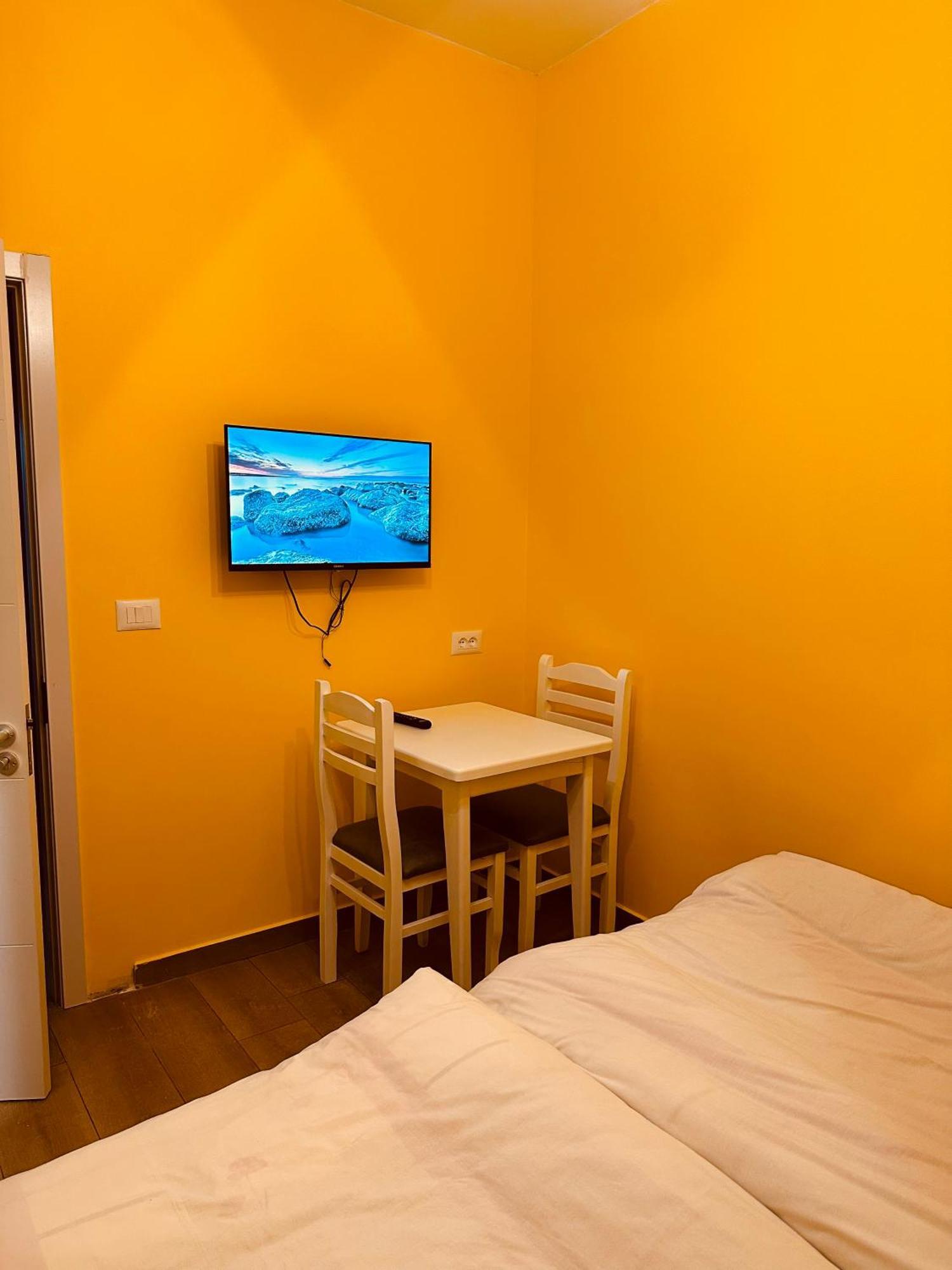 Auto Tana Guest House Tirana Bagian luar foto