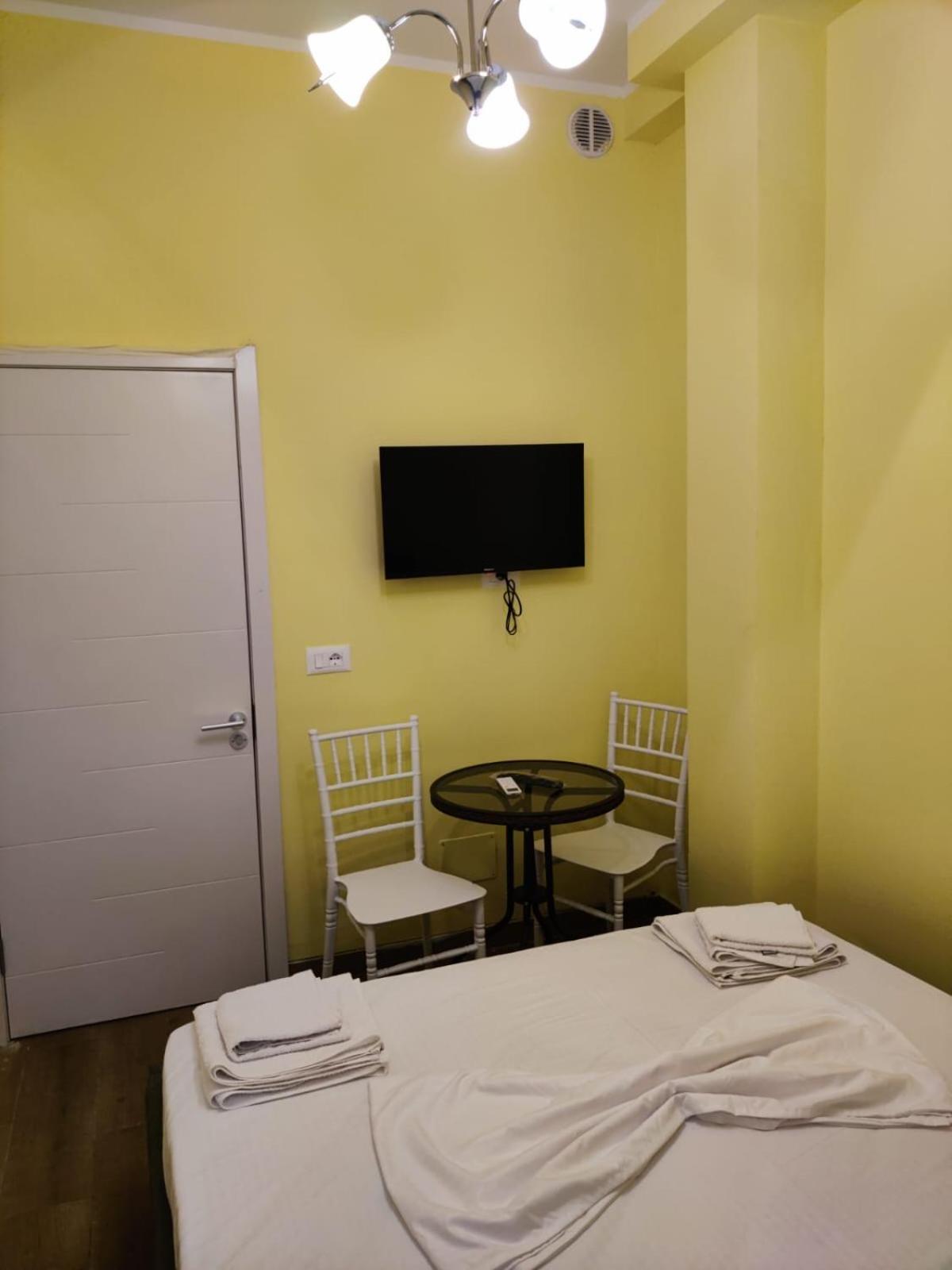 Auto Tana Guest House Tirana Bagian luar foto